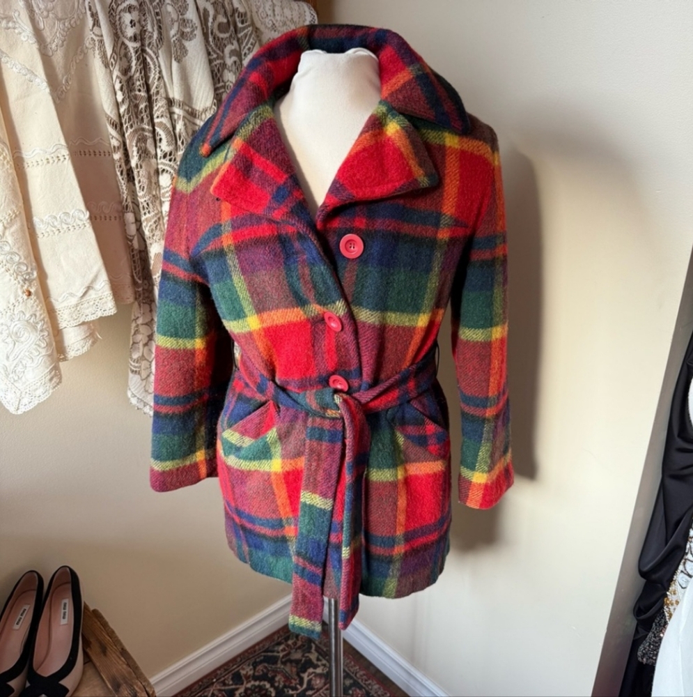 Vintage Red and Green Pea Coat with Wide Lapels and Tie Belt